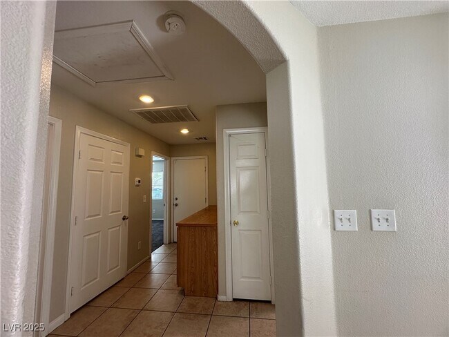 Building Photo - 5926 Mahogany Mountain Dr