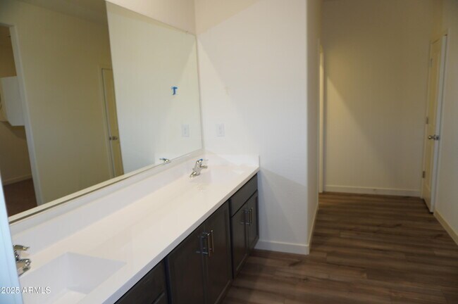 Building Photo - 627 N Crowned Dove Trail
