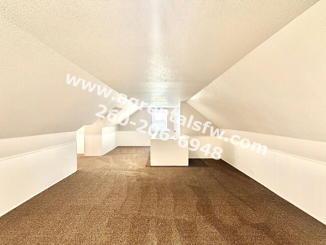 Building Photo - 3 Bedroom House