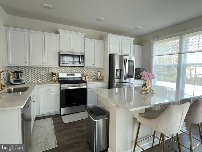 Building Photo - 1 Autumn Park Blvd