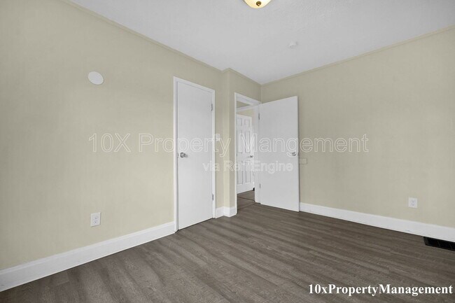 Building Photo - 530 S Terrace Ave