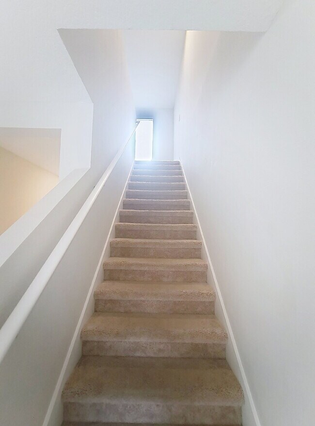 Building Photo - 12937 Camarillo Pl