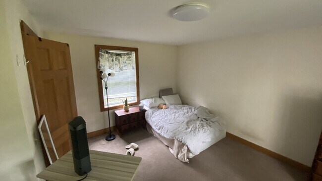 Building Photo - 279 Mast Rd