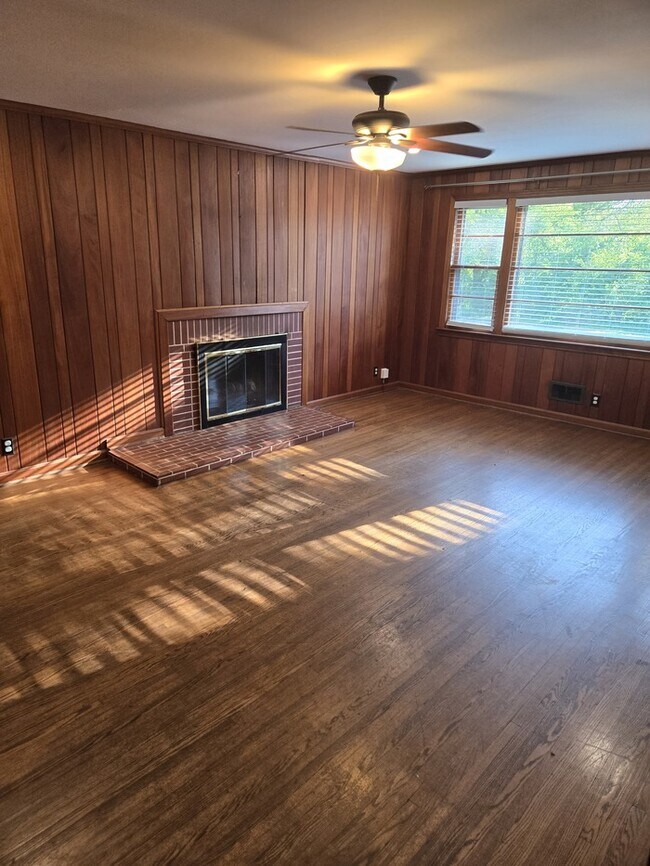 Building Photo - One-level living!