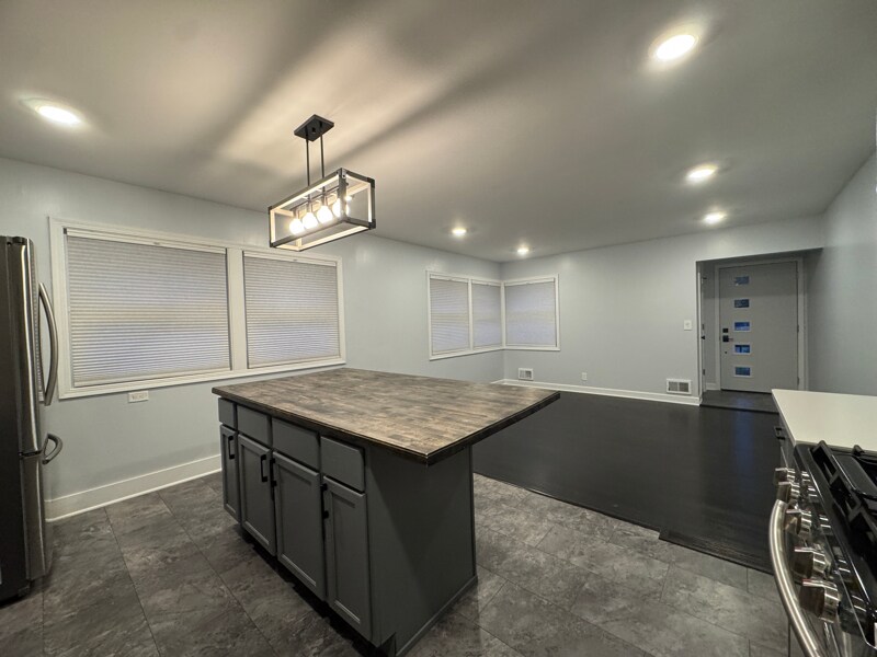 Building Photo - 3303 Johnson St NE