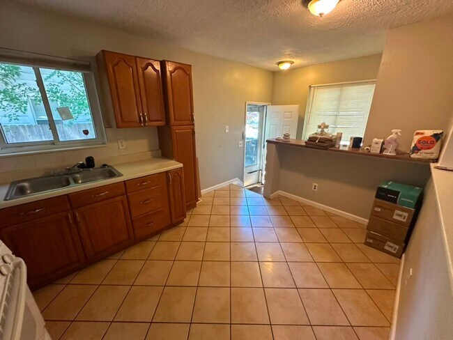Building Photo - Awesome Eastpointe Ranch with finished basement