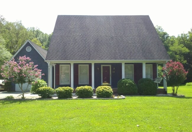 Building Photo - Beautiful 3BD 2BA Home with detached garage and fenced in backyard For Rent in Cookeville!