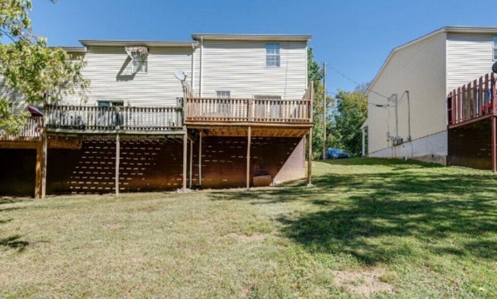 Building Photo - 116-115 Five Oaks Dr