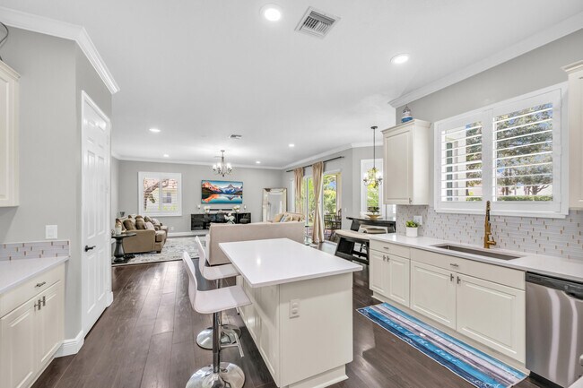 Building Photo - 4661 Manderly Dr
