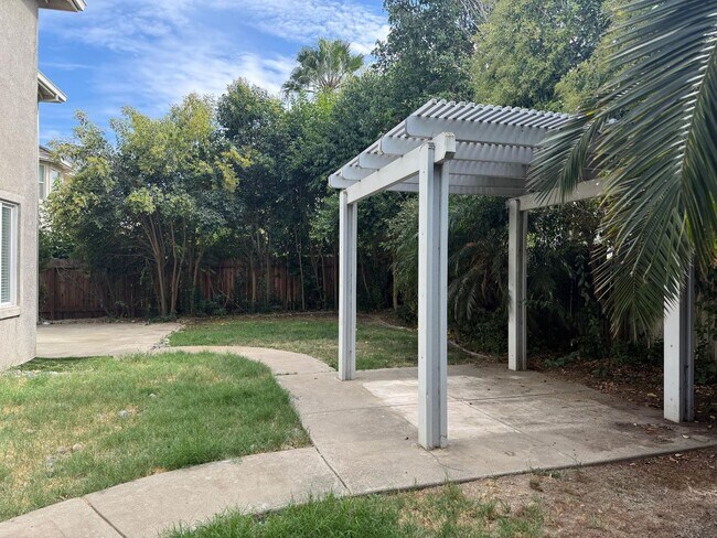 Building Photo - 2521 Marta Bella Way