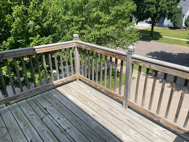 Street balcony - 321 Macomber St