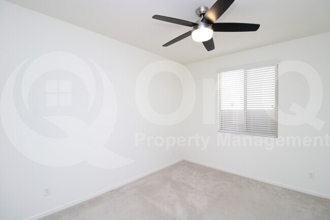 Building Photo - 5353 W Desert Hollow Dr