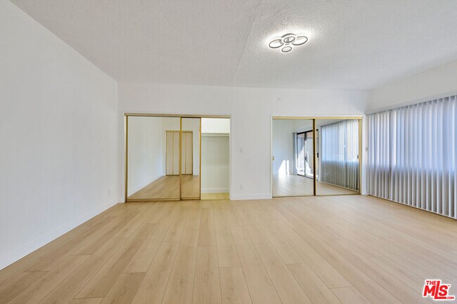 Building Photo - 1727 S Bentley Ave