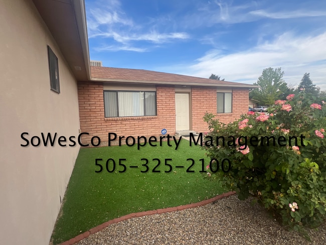 Building Photo - Large Home on West Side of Town