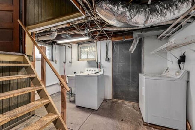 Building Photo - 3940 Delmar Ave