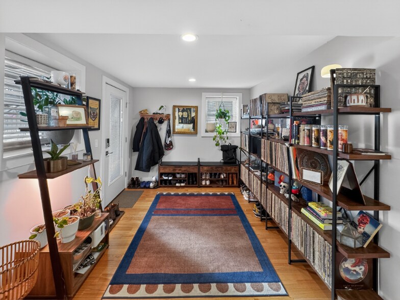 Building Photo - 3534 W Wrightwood Ave