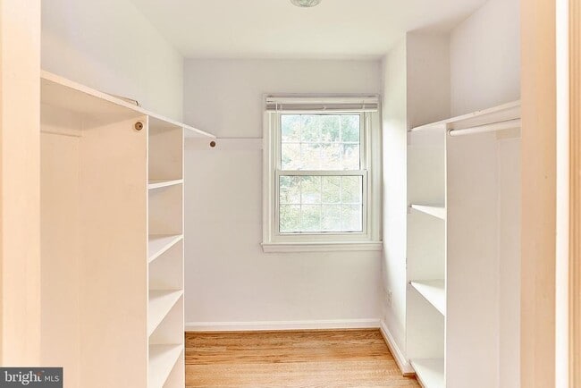 Building Photo - 2423 Falls Pl Ct