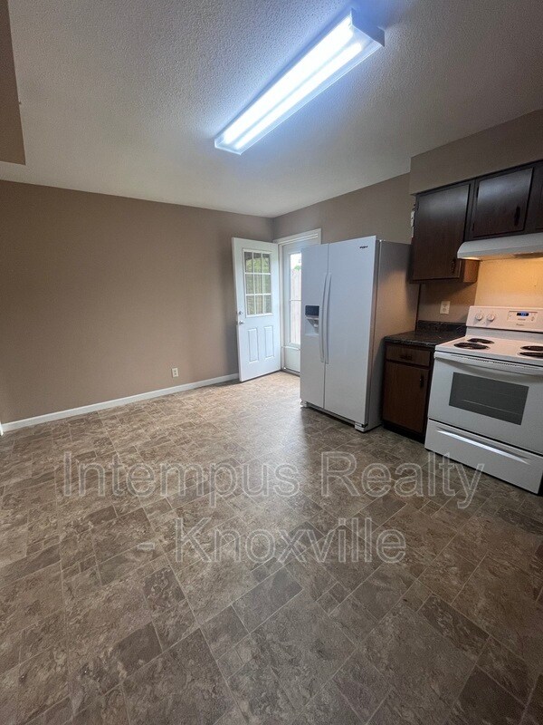 Building Photo - 405 Iroquois Ln