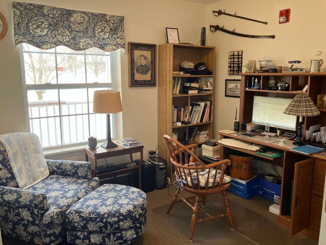 Building Photo - 2 Bedroom, Office and 1.5 bath in the Village of Fairport - Available May 2026! $2,650/month