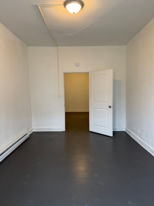 Building Photo - 269 W Cottage Pl