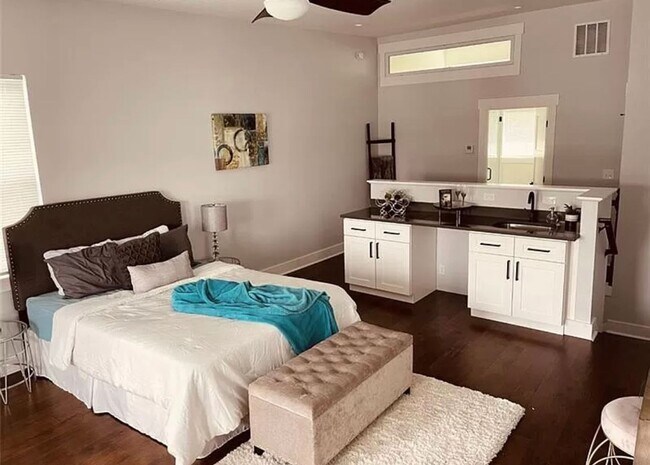 Building Photo - Three Bedroom Two Full Bath Single Family Home