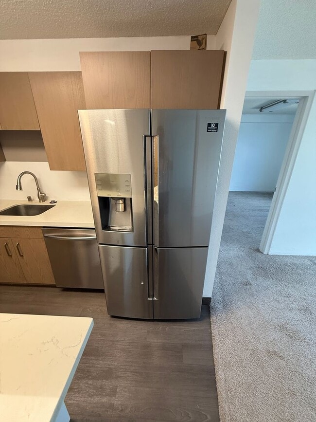 Building Photo - Modern 2 Bed / 2 Bath Condo with Top Ameni...