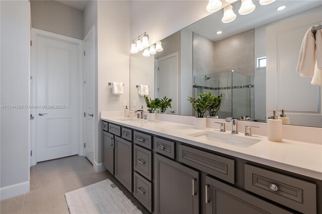 Building Photo - 627 SE Boboli Way