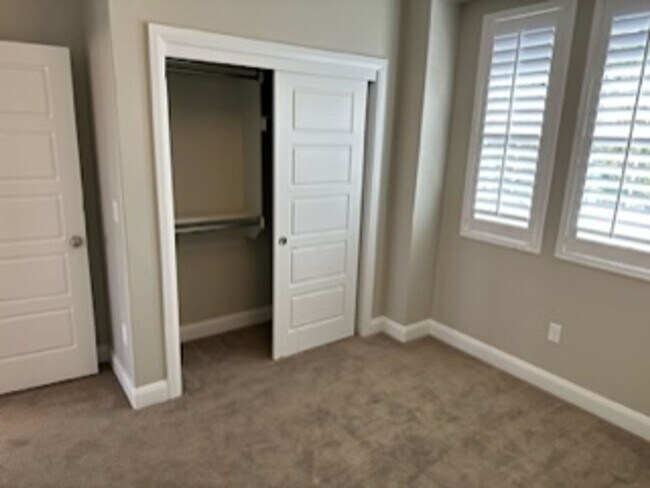 Building Photo - 4 Bedroom Condo With a Community Pool and ...