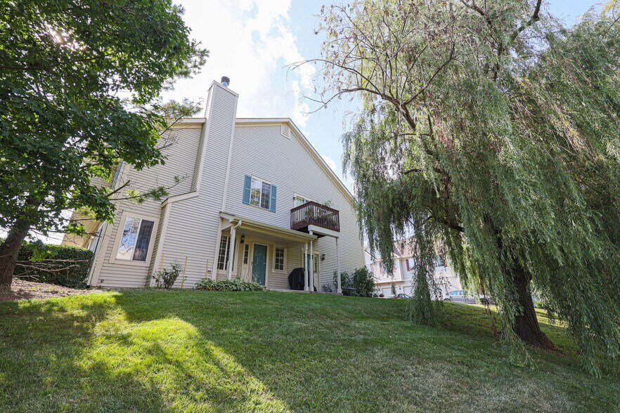 Building Photo - 607 Fox Ridge Dr