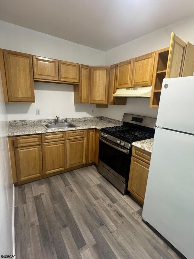 Building Photo - 125 W Broadway