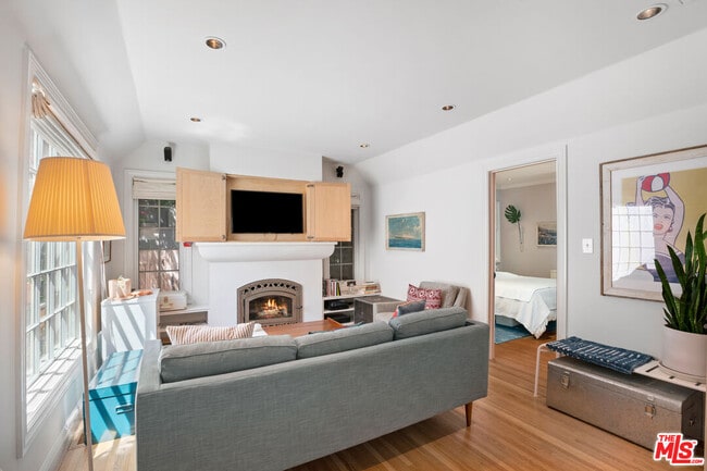 Primary Photo - 432 Westbourne Dr