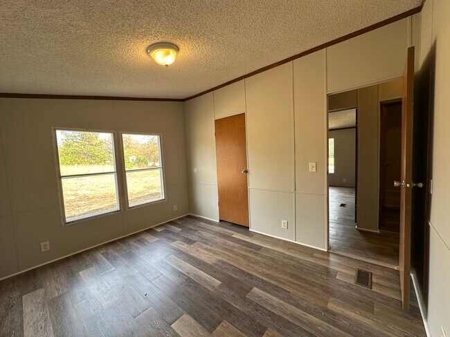 Building Photo - 252 Cobb Rd