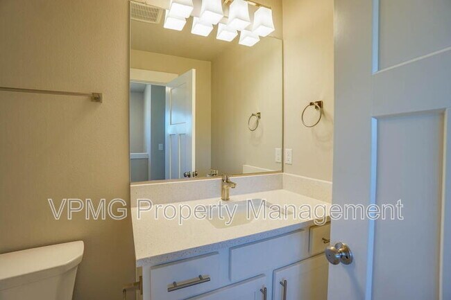 Building Photo - 2331 E Otter Lp