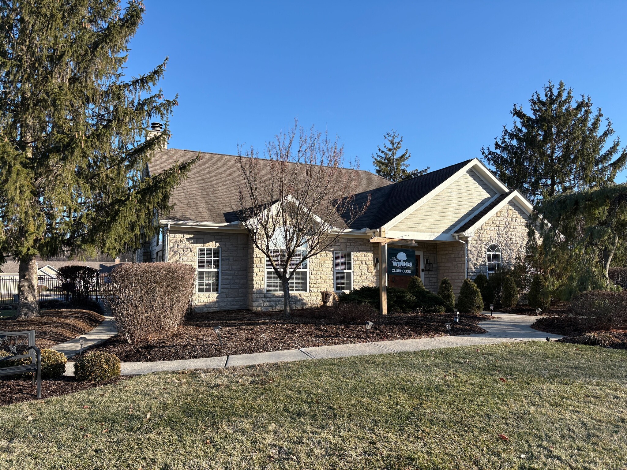 Building Photo - 388 Park Woods Ln