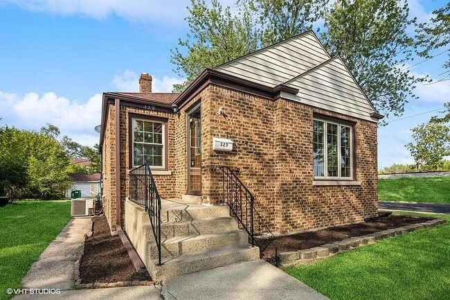 Primary Photo - 325 Fairbanks Pl
