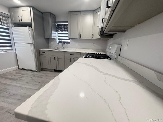 Building Photo - 221 US-9W