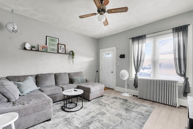 Primary Photo - 2 BR+ Den/office, 2 bath Bloomfield/Upper ...