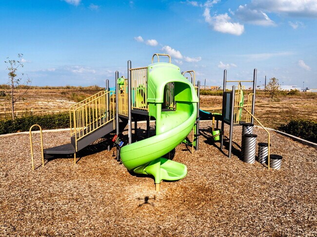 Building Photo - 1 MONTH FREE RENT WITH 18 - 24 MONTH LEASE!!! AVAILABLE THROUGH MARCH ONLY!