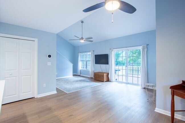 Building Photo - For Rent – Beautifully Updated Townhome in Gull Point a Waterfront Community