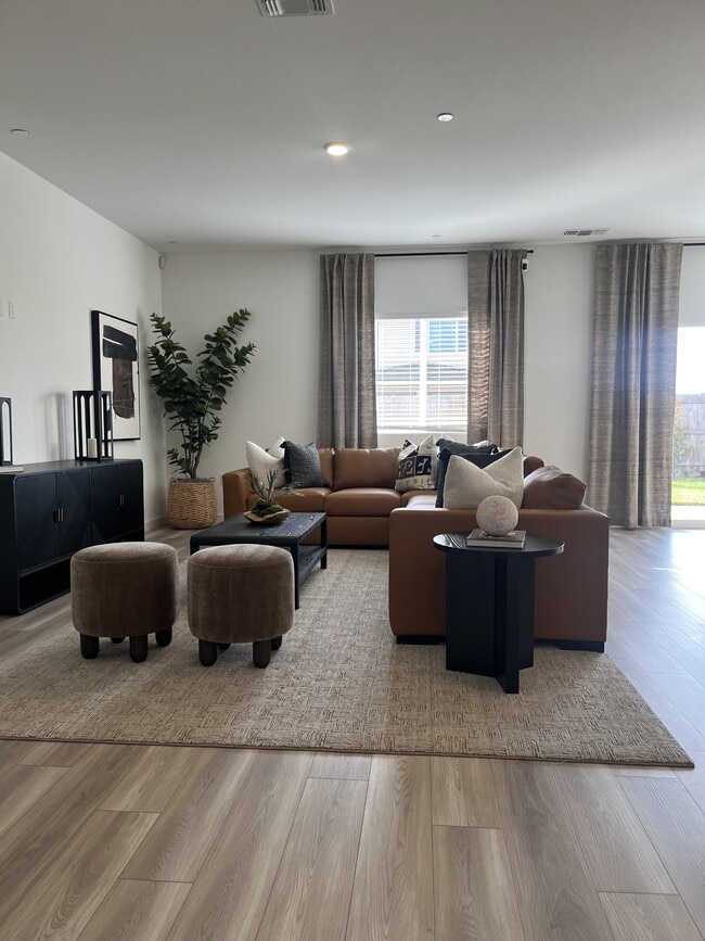 Building Photo - 1085 Silverado Wy