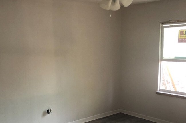 Building Photo - 8119 Rockford Dr