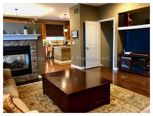 Building Photo - 4 Bed/5 Bath, 4,219 Sqft -11089 Canyonbroo...