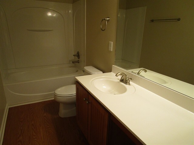 Building Photo - 406 Howell Xing