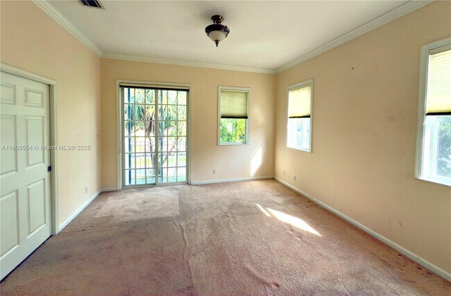 Building Photo - 531 SW 18th Ave