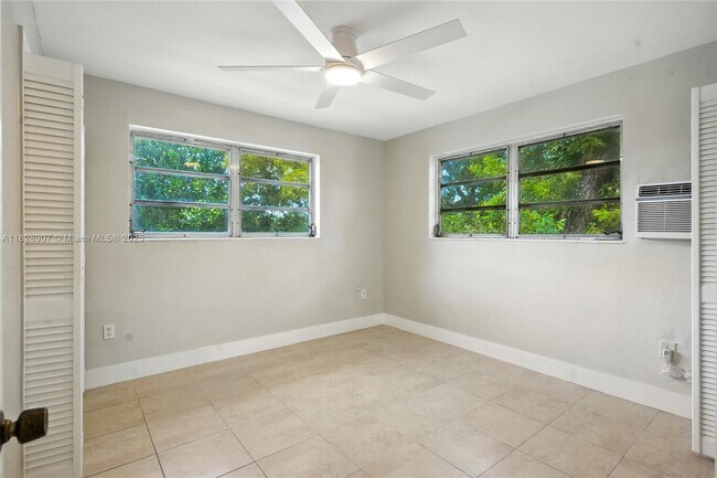 Building Photo - 2085 NE 169th St
