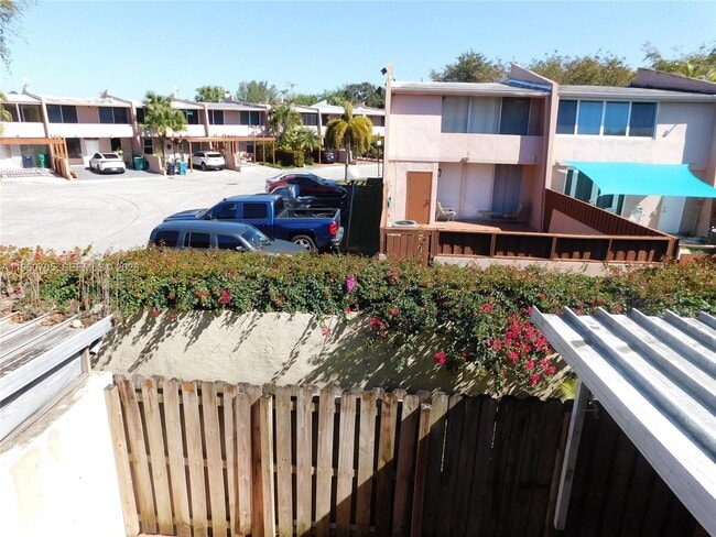 Building Photo - 14211 Kendale Lakes Cir