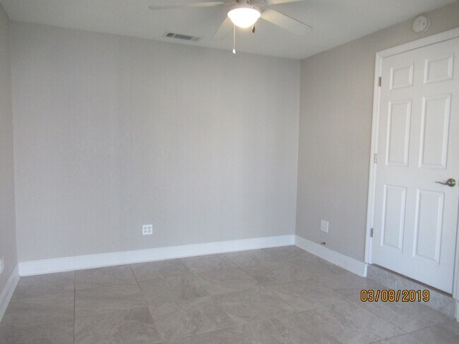 Building Photo - 3330 S Peninsula Dr
