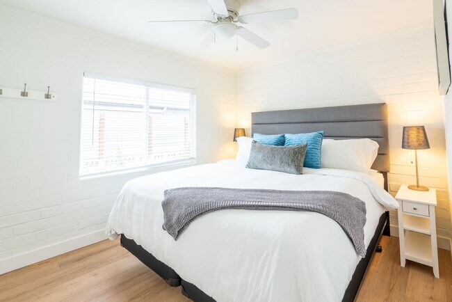 Building Photo - Enjoy stunning sunsets and beach living at its finest, Short Walk to Beach