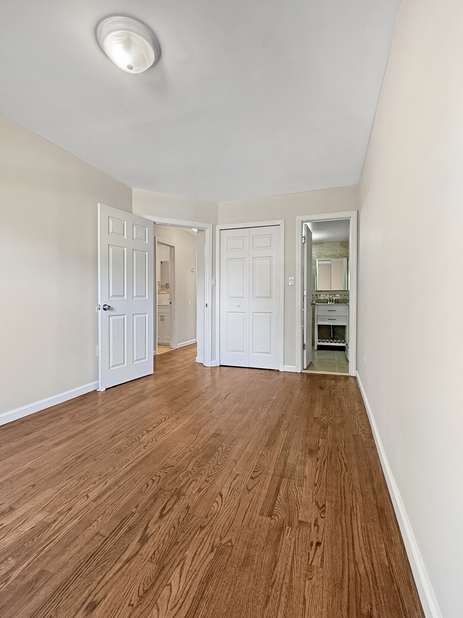 primary bedroom - 495 Maple St