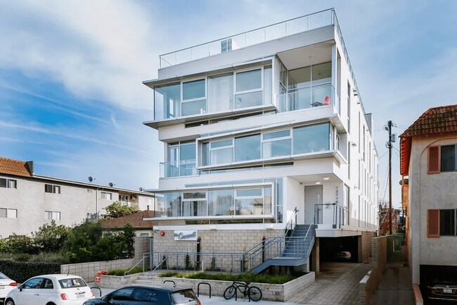 Interior Photo - 12770 Caswell Avenue